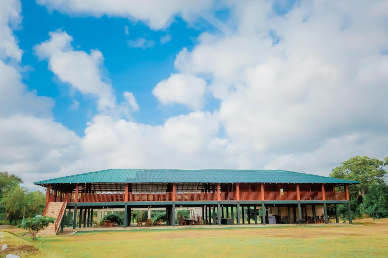 Kayjay Wild Wilpattu Hotel ภายนอก รูปภาพ
