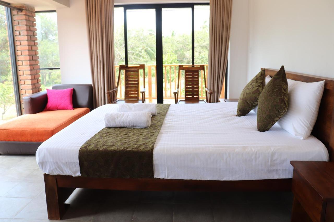 Kayjay Wild Wilpattu Hotel ภายนอก รูปภาพ