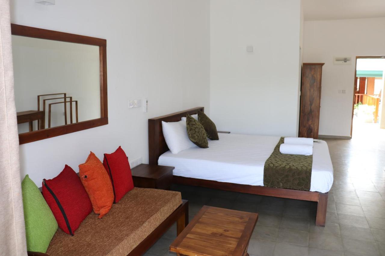 Kayjay Wild Wilpattu Hotel ภายนอก รูปภาพ