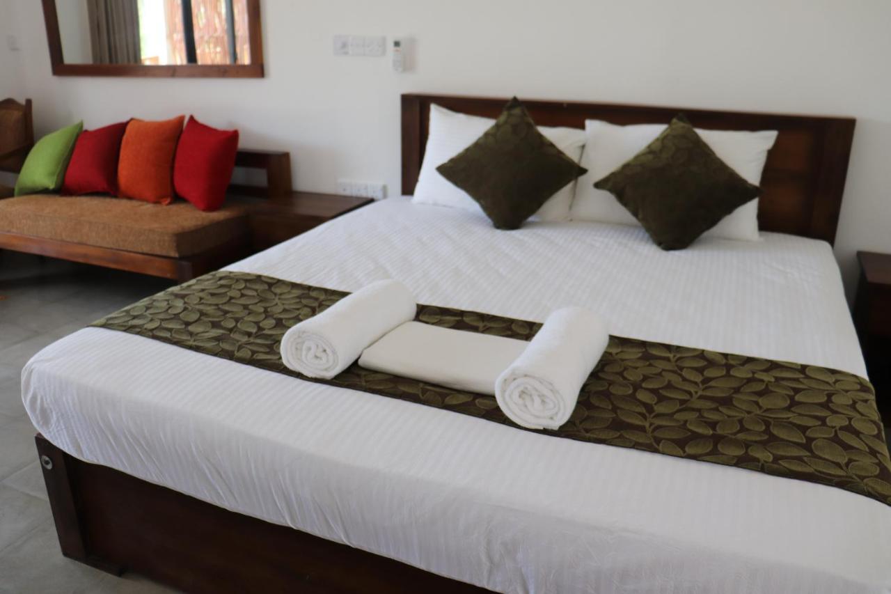 Kayjay Wild Wilpattu Hotel ภายนอก รูปภาพ